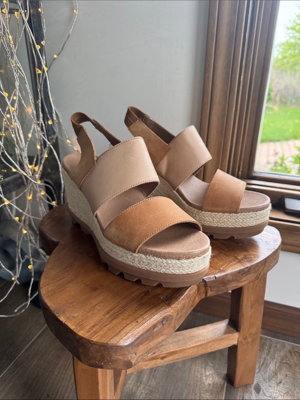 NWOB sorel Tan Platform Wedge Sandals -cream and camel colored